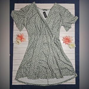 NWT Sage Green Floral Short Sleeve Wrap V Neck A-Line Midi Sundress